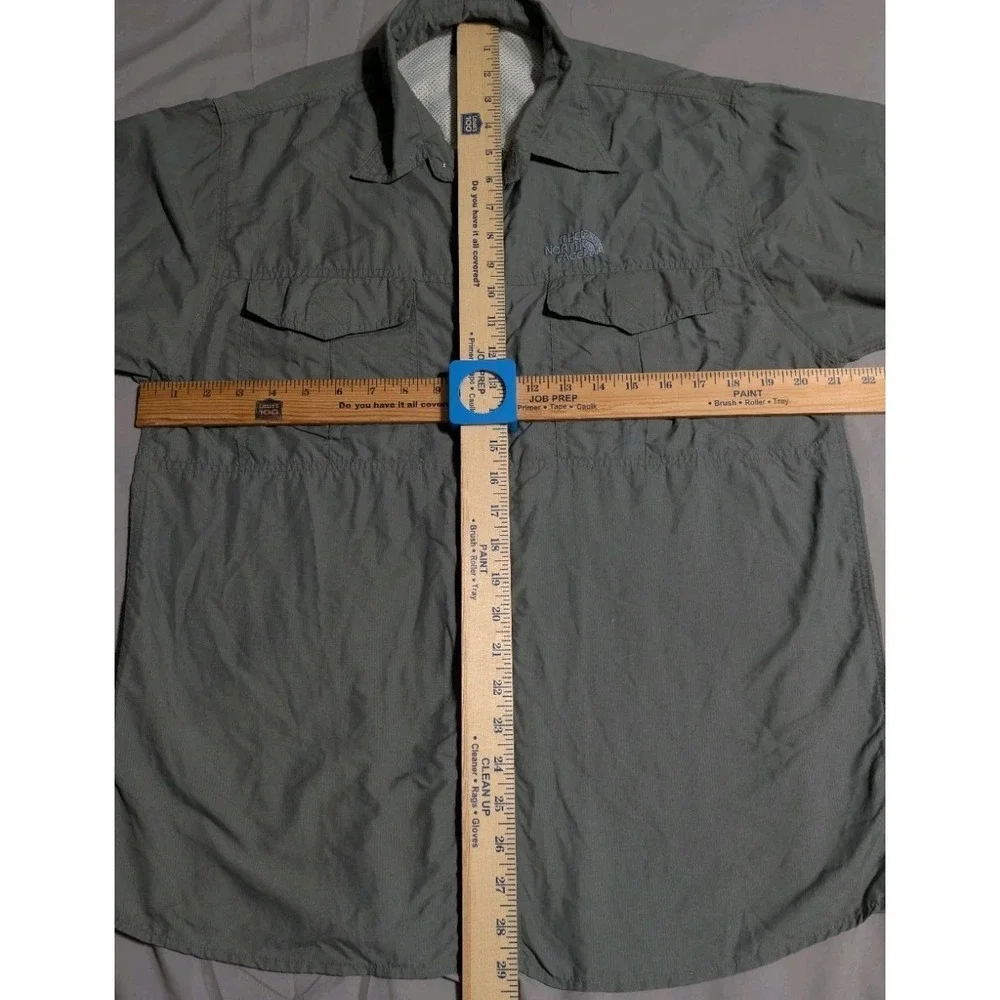 The North Face Summit Series Shirt Mens M Gray Vented Fishing Hiking Outdoor